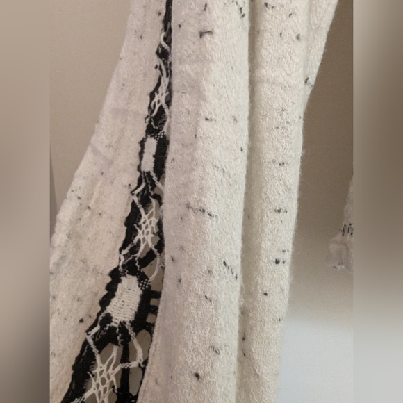 Free People - Maggie Embroidered Blouse in ivory, size L, NWT - Picture 5 of 7